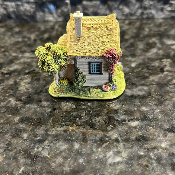 Lilliput Lane “The Tooth Fairy” Cofe # L2447. - Picture 2 of 3